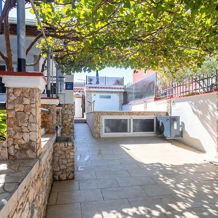 Holiday House Iva Слатине Экстерьер фото