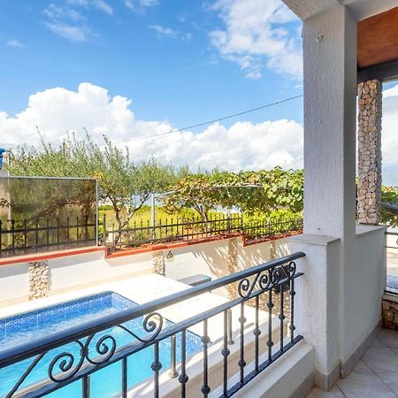 Holiday House Iva Слатине Экстерьер фото
