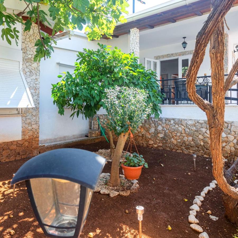 Holiday House Iva Слатине Экстерьер фото