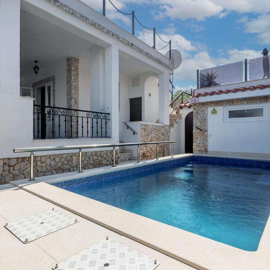 Holiday House Iva Слатине Экстерьер фото