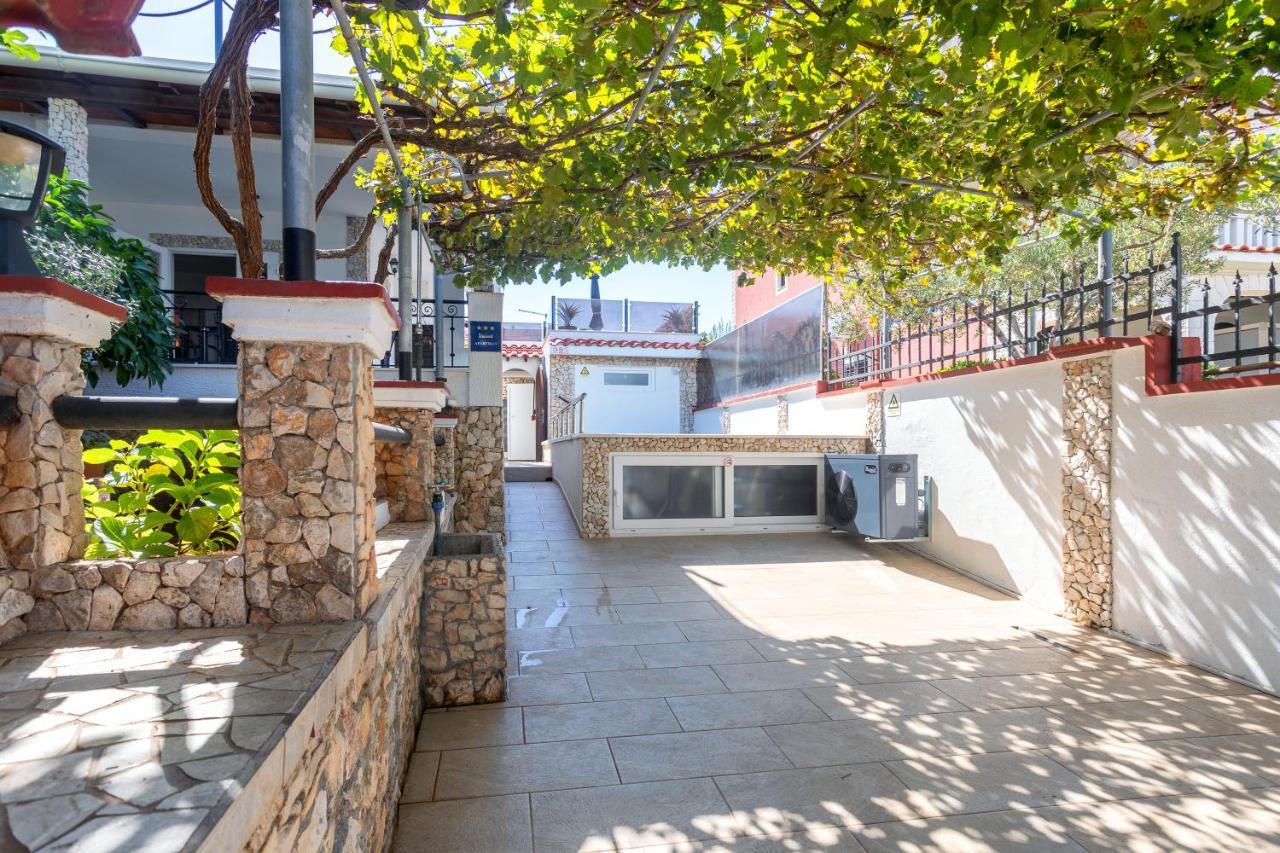 Holiday House Iva Слатине Экстерьер фото