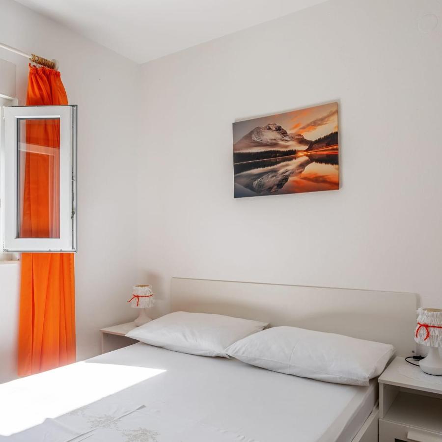 Holiday House Iva Слатине Экстерьер фото