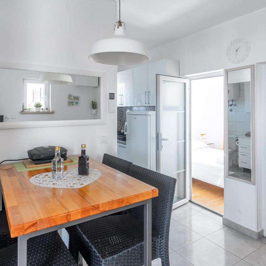 Holiday House Iva Слатине Экстерьер фото